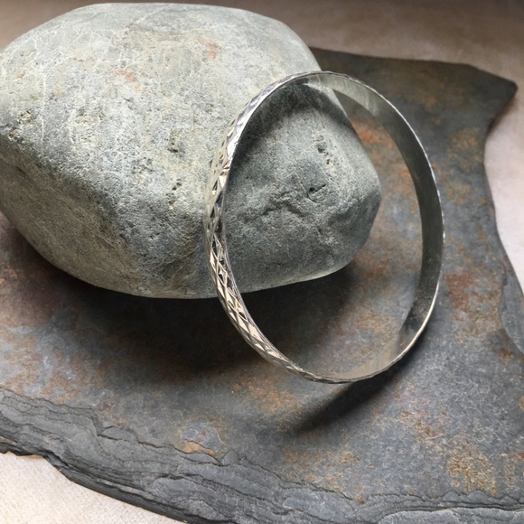🎈Sale 🎈2 for $10 silver (color) textured diamond print bangle bracelet - Picture 3 of 5